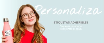 Niña con termo etiquetado